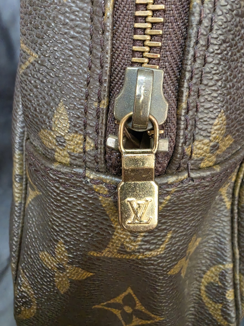 Louis Vuitton Authentic Brown Monogram Canvas Toiletry Pouch - Picture 3 of 14
